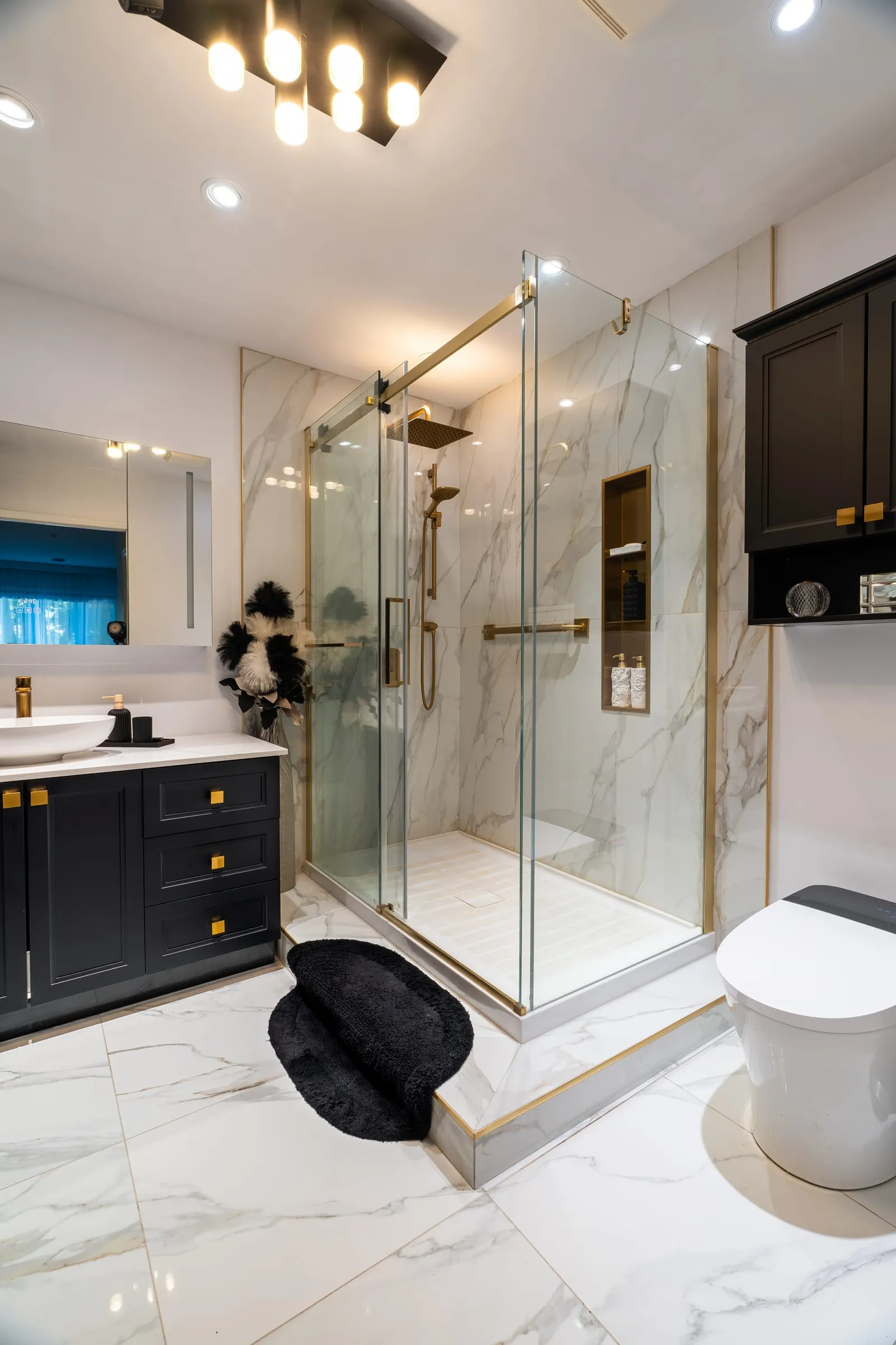 Vanité et douche, vue large